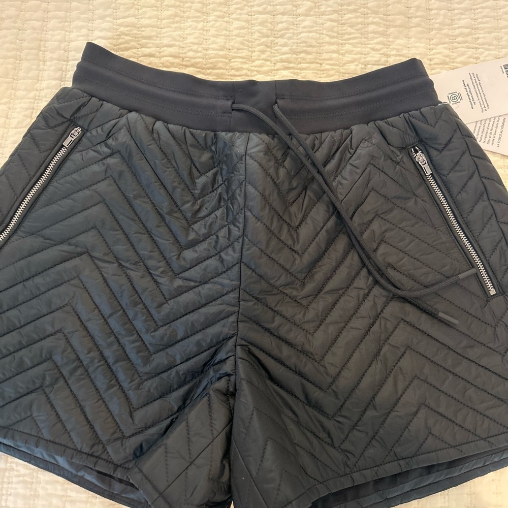Athleta size 2 APRES SKI SHORT NWT 
SHORT APRÈS SKI